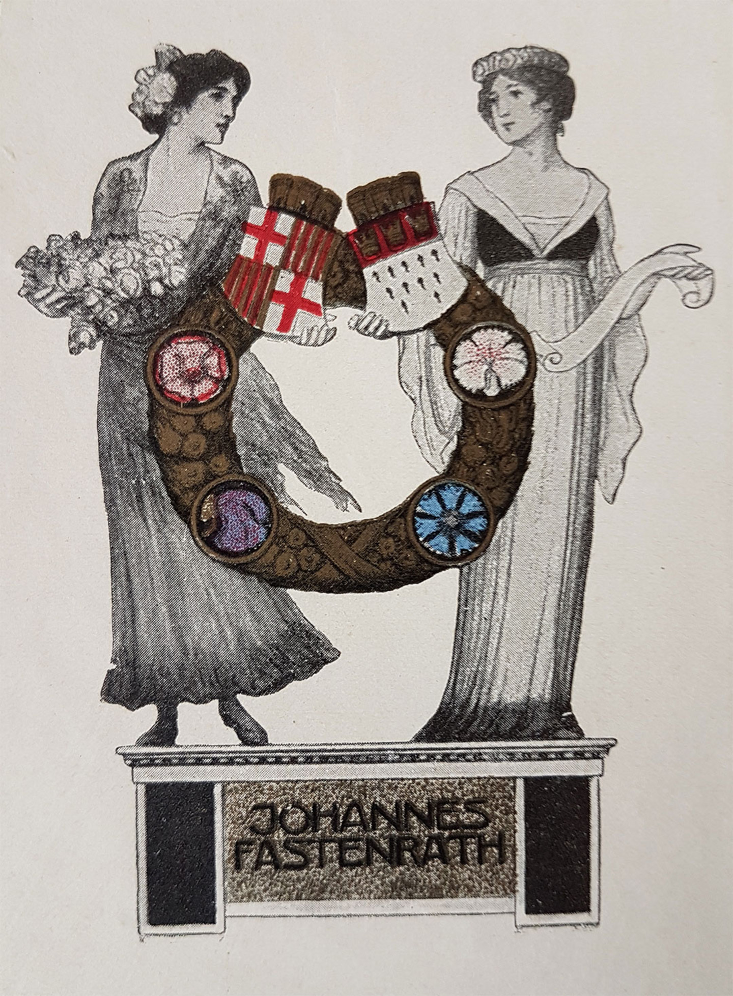 Die Abbildung zeigt den Eigentumsstempel von Johannes Fastenrath. Es zeigt zwei auf einem Podest stehende Frauenfiguren welche die Verkörperung Spaniens und Kölns darstellen.