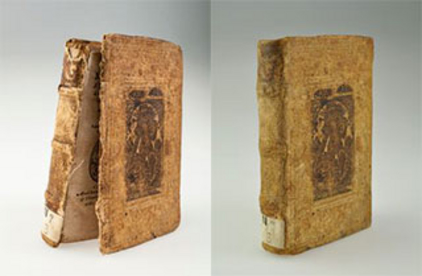 Zwei Fotos eines historischen Buches - einmal vor, einmal nach der Restaurierung.