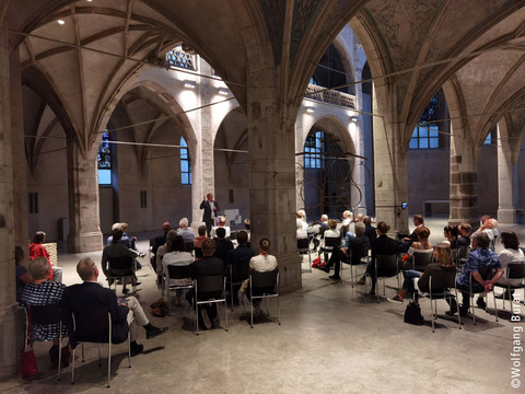 Foto der Vernissage in der Kirche der Jesuiten.