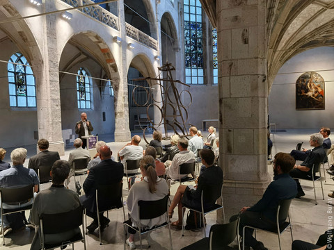 Foto der Vernissage in der Kirche der Jesuiten.