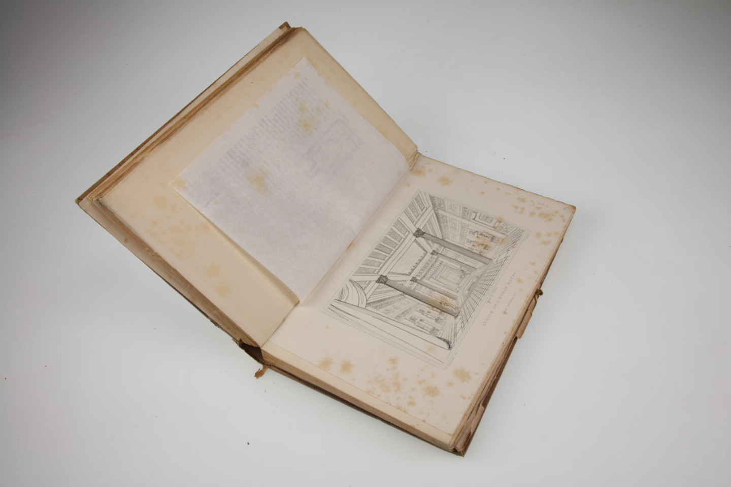 Foto eines beschädigten Buches aus dem Jahr 1837: William Bardwell: Temples, Ancient And Modern; Or, Notes On Church Architecture, London: 1837. Signatur: HITT62