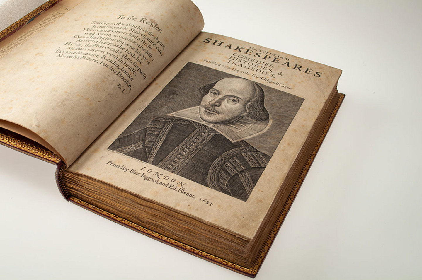 Das Titelblatt der berühmten First Folio, auf dem Shakespeare abgebildet ist.