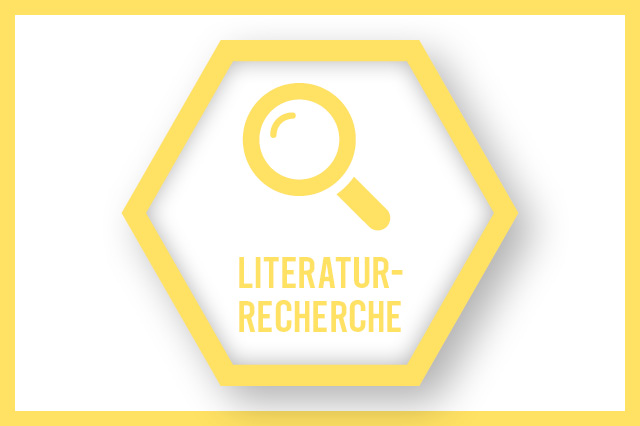 gelbes Sechseck mit Icon einer Lupe und dem  Schriftzug "Literaturrecherche"S