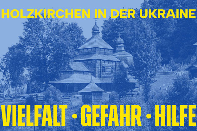 Auschnitt des Ausstellungsplakats, Holzkirche im Hintergrund, Schriftzug: Holzkirchen in der Ukraine. Vielfalt, Gefahr, Hilfe